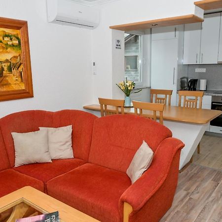 יאיצי Apartments Dora מראה חיצוני תמונה