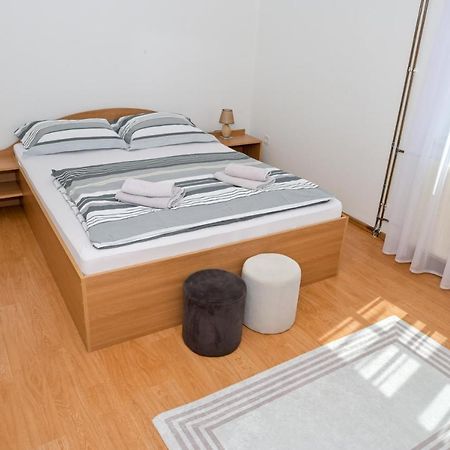 יאיצי Apartments Dora מראה חיצוני תמונה