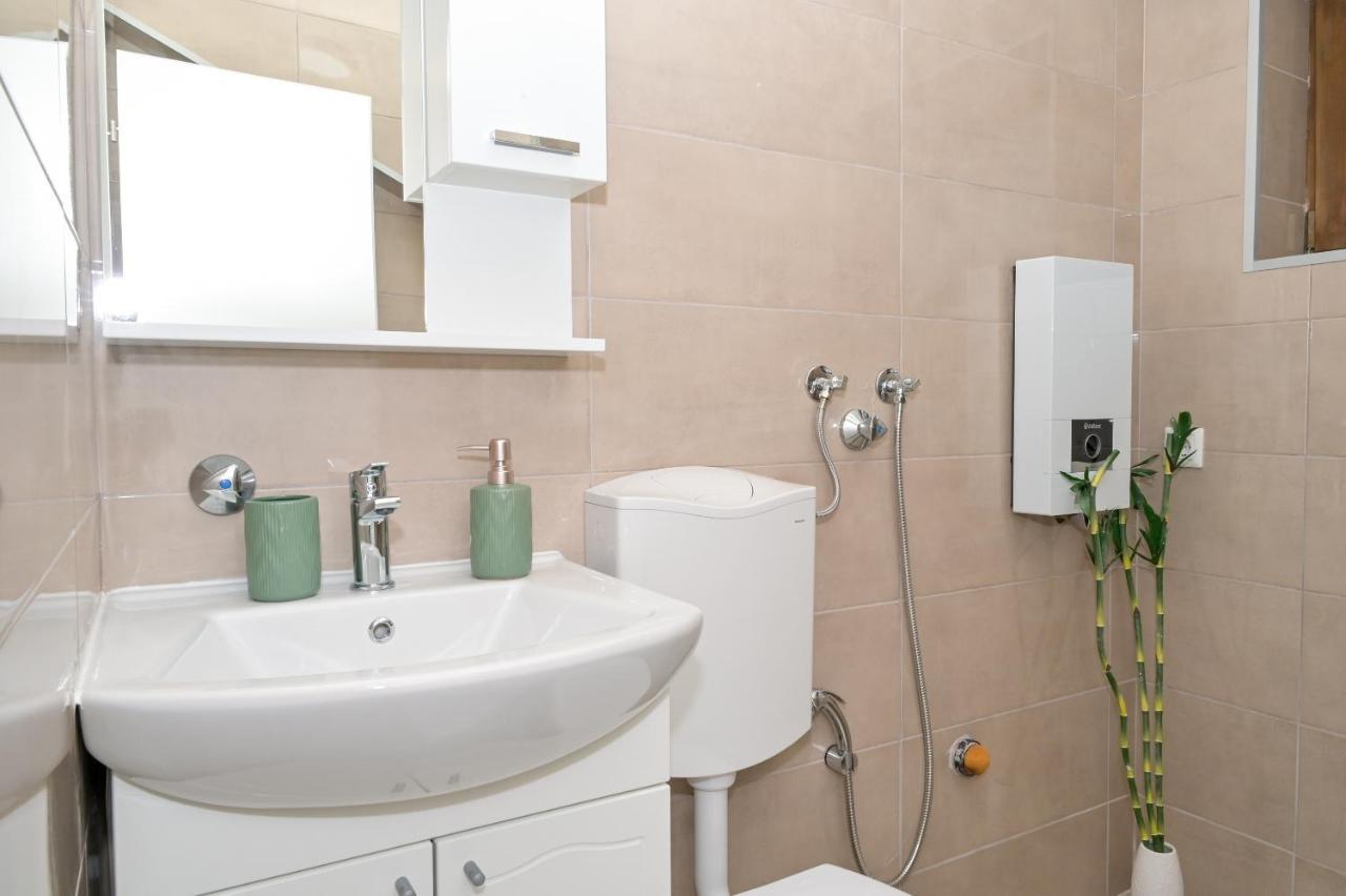 יאיצי Apartments Dora מראה חיצוני תמונה