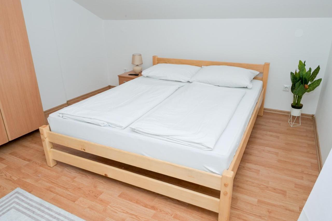 יאיצי Apartments Dora מראה חיצוני תמונה